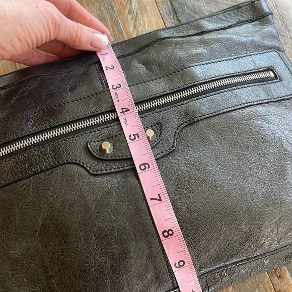 Authentic Excellent Condition Balenciaga Large Classic Clip Clutch Bag - Picture 13 of 17